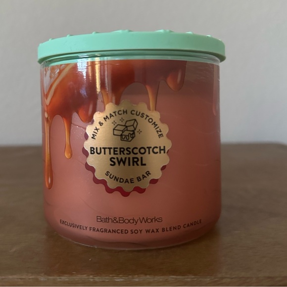 NEW Bath & Body Works Butterscotch Swirl 3 wick candle NEW - Picture 1 of 3